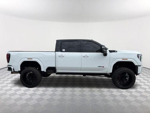 Summit White 2024 GMC Sierra 2500 AT4