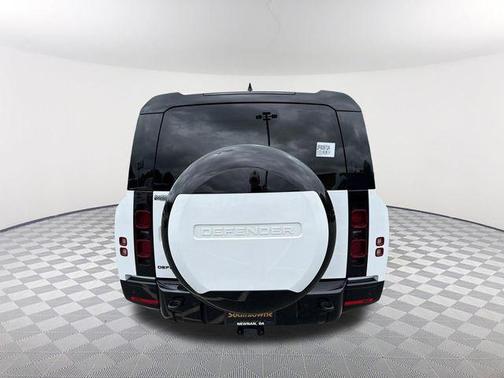 Fuji White 2025 Land Rover Defender P400 X-Dynamic SE