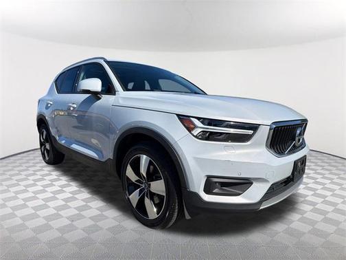 2021 Volvo XC40 T4 Momentum