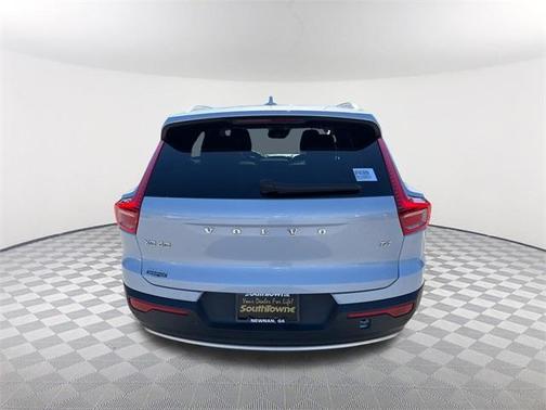 2021 Volvo XC40 T4 Momentum