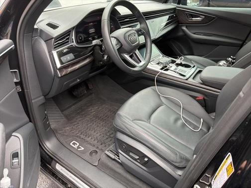 2022 Audi Q7 45 Premium Plus