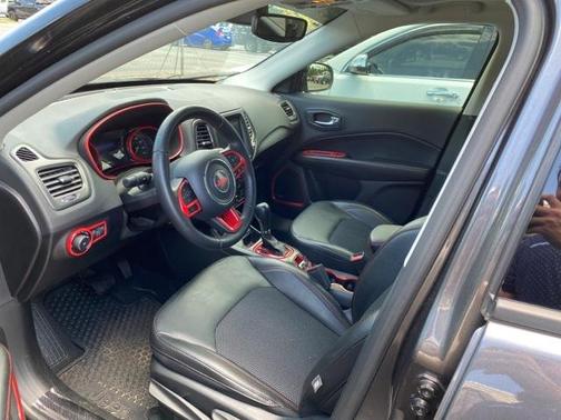 Photo 3 of 3 of 2021 Jeep Compass Trailhawk