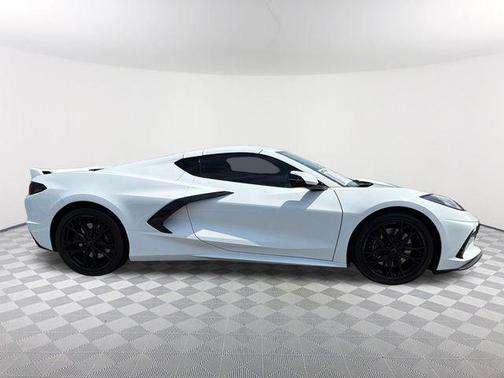 Arctic White 2024 Chevrolet Corvette Stingray w/2LT