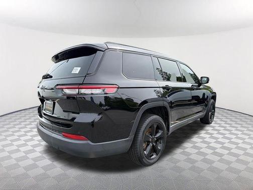 Diamond Black 2022 Jeep Grand Cherokee L Laredo