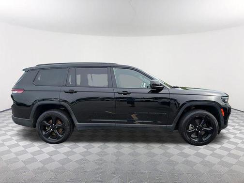 Diamond Black 2022 Jeep Grand Cherokee L Laredo