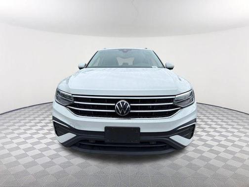 Pure White 2022 Volkswagen Tiguan 2.0T SE