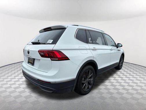 Pure White 2022 Volkswagen Tiguan 2.0T SE