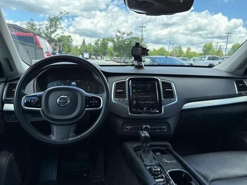 2021 Volvo XC90 T5 Momentum 7 Passenger