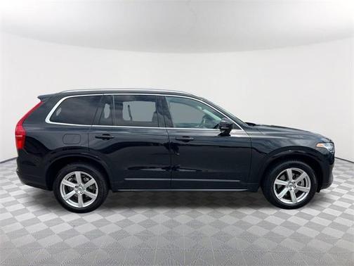 2021 Volvo XC90 T5 Momentum 7 Passenger