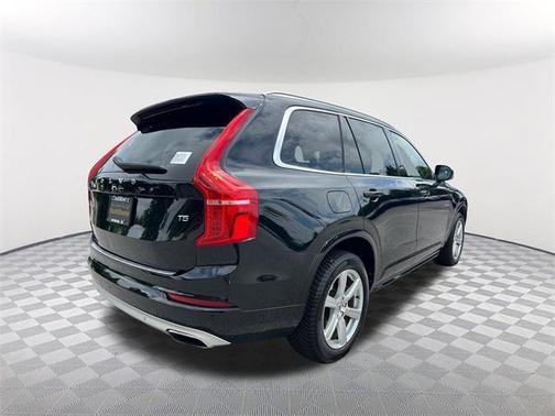 2021 Volvo XC90 T5 Momentum 7 Passenger