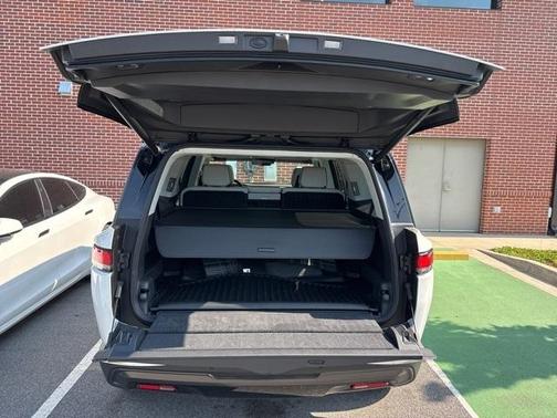 2025 Rivian R1S