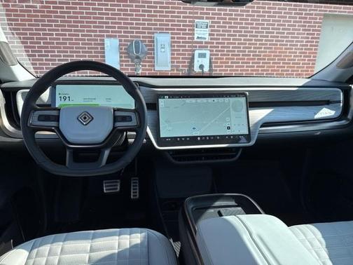 2025 Rivian R1S