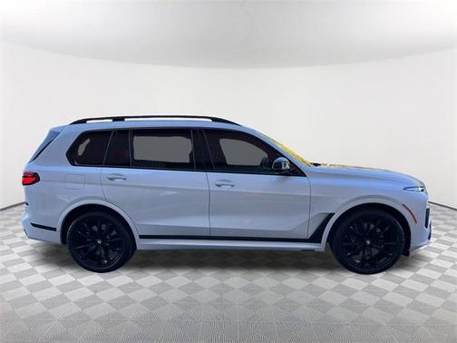 2023 BMW X7 M60i