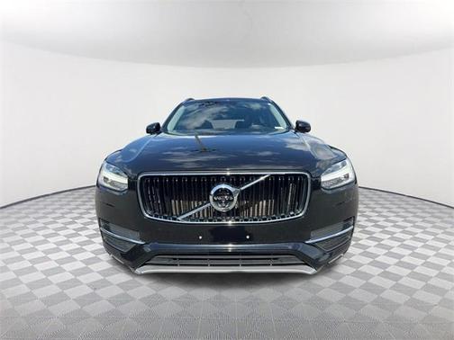 2017 Volvo XC90 T6 Momentum