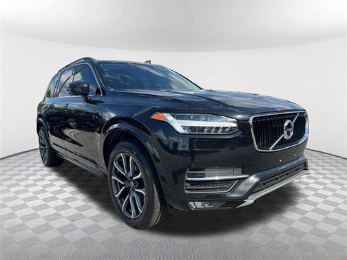 2017 Volvo XC90 T6 Momentum