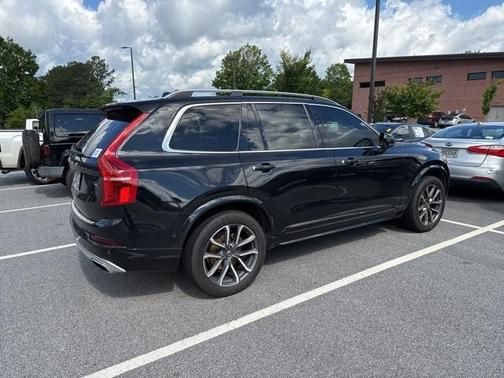 2017 Volvo XC90 T6 Momentum