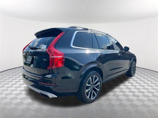 2017 Volvo XC90 T6 Momentum