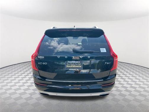 2017 Volvo XC90 T6 Momentum