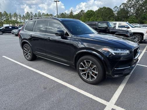 2017 Volvo XC90 T6 Momentum