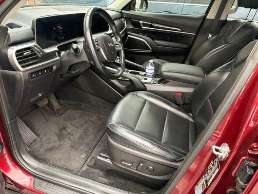 Red 2023 Kia Telluride S