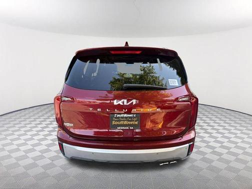 Red 2023 Kia Telluride S