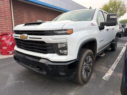 Summit White 2024 Chevrolet Silverado 2500 Custom