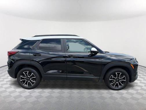 Mosaic Black Metallic 2025 Chevrolet Trailblazer ACTIV