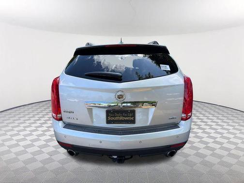 Radiant Silver Metallic 2015 Cadillac SRX Luxury Collection
