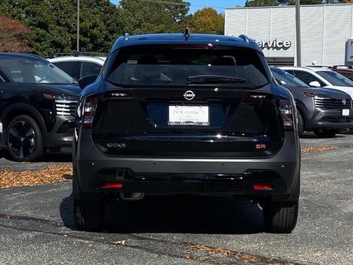 Super Black 2026 Nissan Kicks SR