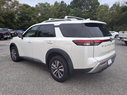 2023 Nissan Pathfinder SL 4WD