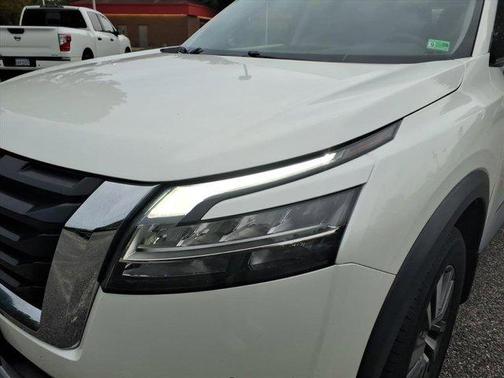 2023 Nissan Pathfinder SL 4WD