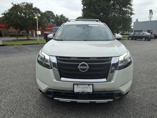 2023 Nissan Pathfinder SL 4WD