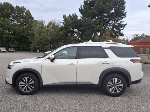2023 Nissan Pathfinder SL 4WD