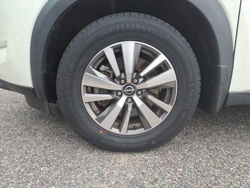 2023 Nissan Pathfinder SL 4WD