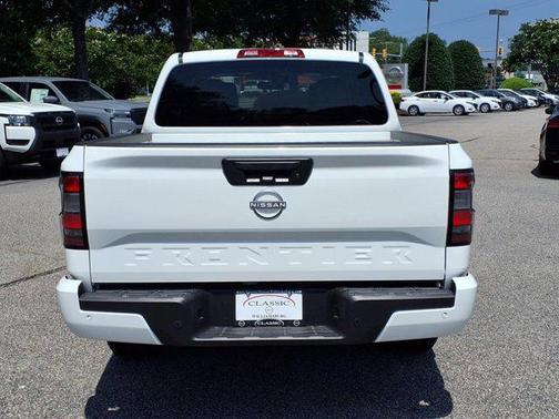 2025 Nissan Frontier SV