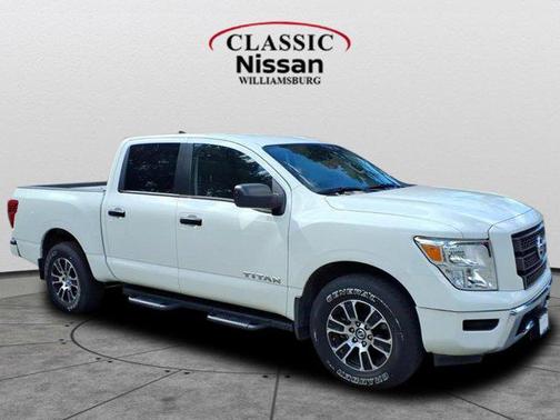 2022 Nissan Titan SV