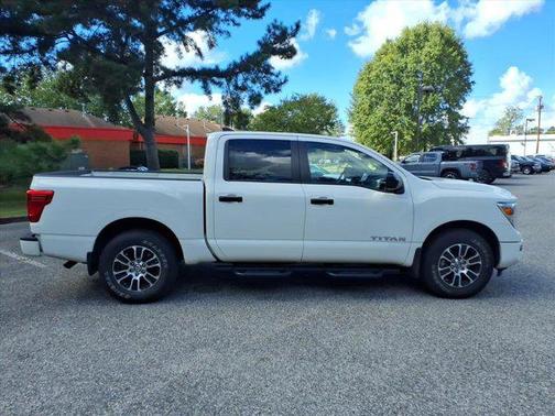 2022 Nissan Titan SV