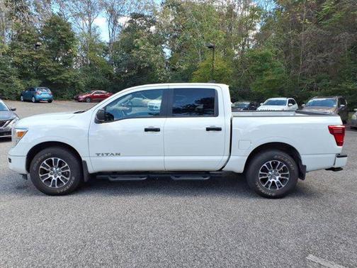 2022 Nissan Titan SV
