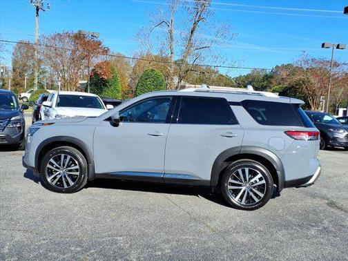 2025 Nissan Pathfinder Platinum 4WD