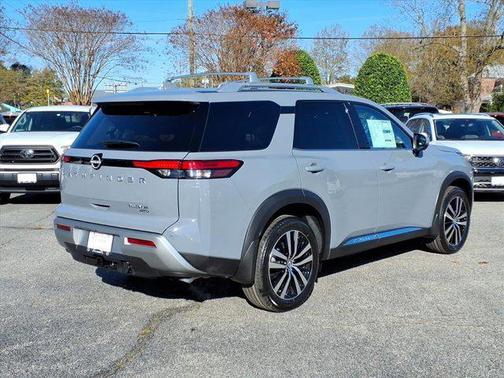 2025 Nissan Pathfinder Platinum 4WD