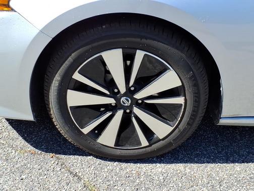 Brilliant Silver Metallic 2020 Nissan Altima 2.5 SL