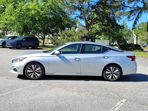 Brilliant Silver Metallic 2020 Nissan Altima 2.5 SL