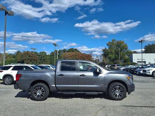 2024 Nissan Titan SV