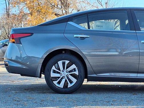 2025 Nissan Altima S FWD