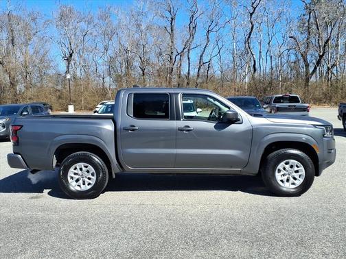 2024 Nissan Frontier SV