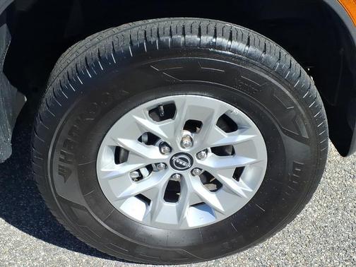 2024 Nissan Frontier SV