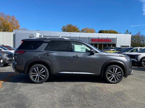 2025 Nissan Pathfinder Platinum 4WD