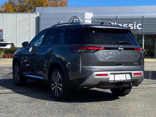 2025 Nissan Pathfinder Platinum 4WD