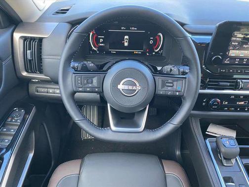 2025 Nissan Pathfinder Platinum 4WD