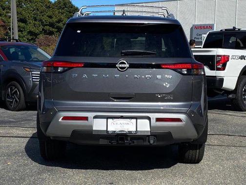 2025 Nissan Pathfinder Platinum 4WD